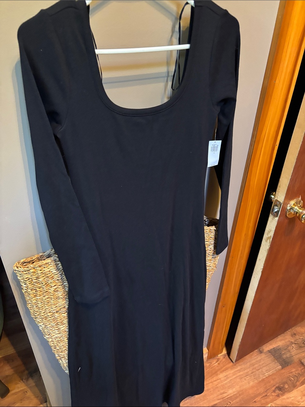 Old Navy Black Long Sleeve Scoop Neck Dress